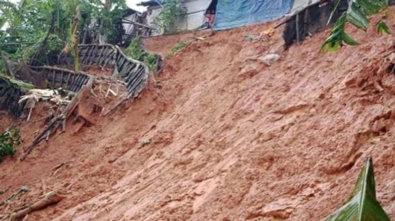 উখিয়ার রোহিঙ্গা ক্যাম্পে পৃথক তিন পাহাড়ধসে নিহত ৮, আহত কয়েকজন...