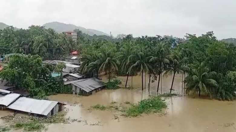 চট্টগ্রামে বন্যা-পাহাড়ধসে ১৩ প্রাণহানি, ক্ষতিগ্রস্ত প্রায় ৬ লাখ মানুষ...