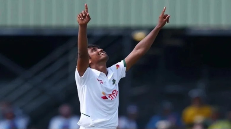 অস্ট্রেলিয়ার বিপক্ষে ৬ উইকেট—রফিককে পেছনে ফেললেন হাসান মাহমু